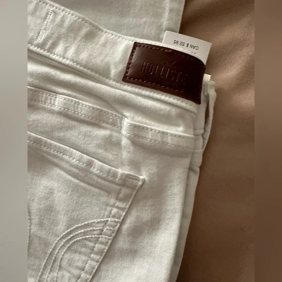 NWT!! Hollister low rise & slim cut white jeans 🤍✨ - Picture 2 of 7